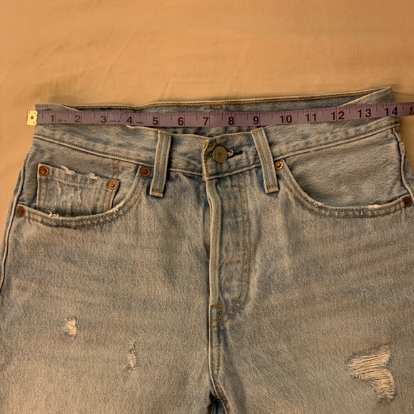 Aritzia X Levi’s 501 Bermuda shorts - Picture 8 of 8